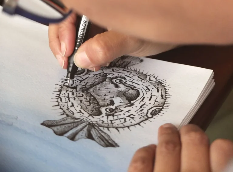 Hand drawing a simple doodle in a notebook